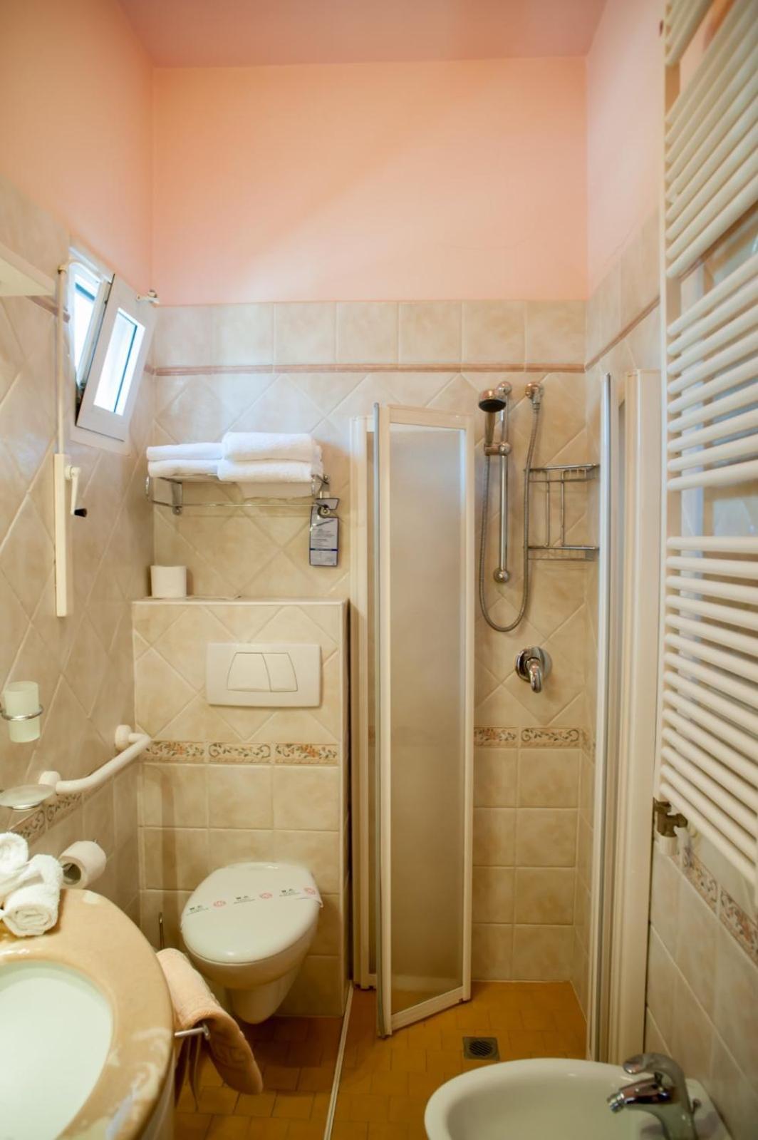 Hotel Angelini Римини Екстериор снимка